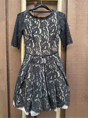 Bebe Black Lace Dress 3/4 Sleeve Size 00